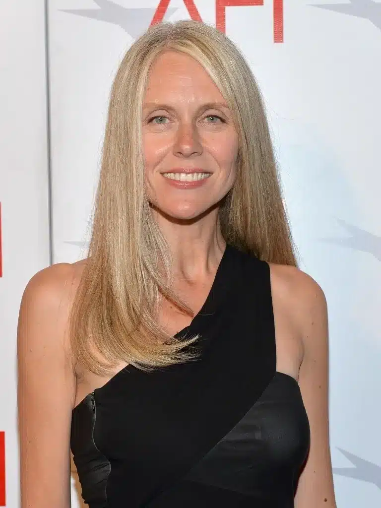 Lisa Robertson Biography: Wiki, Age, Career, Height, Weight, Boyfriend, Net Worth & More