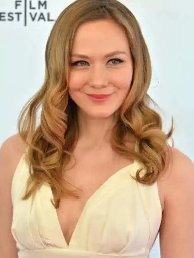 Louisa Krause Biography: Wiki, Age, Career, Height, Weight, Boyfriend, Net Worth & More