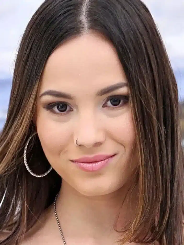 Lucy Mendez Biography: Wiki, Age, Career, Height, Weight, Boyfriend, Net Worth & More