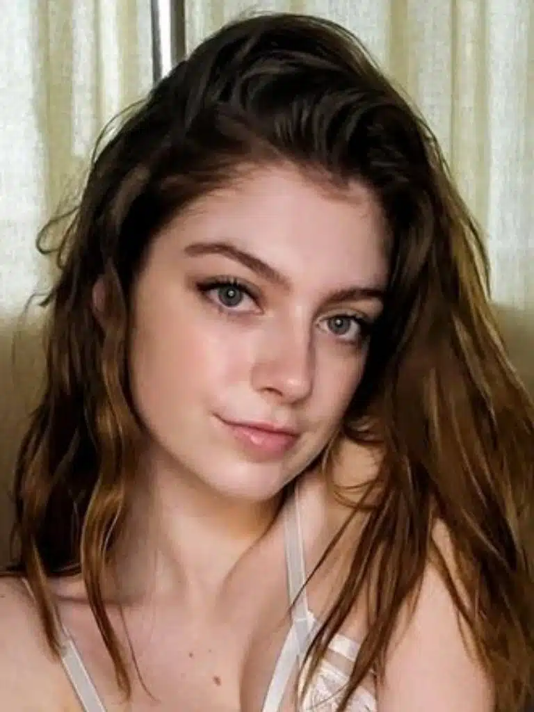 Makoshake Biography: Wiki, Age, Career, Height, Weight, Boyfriend, Net Worth & More