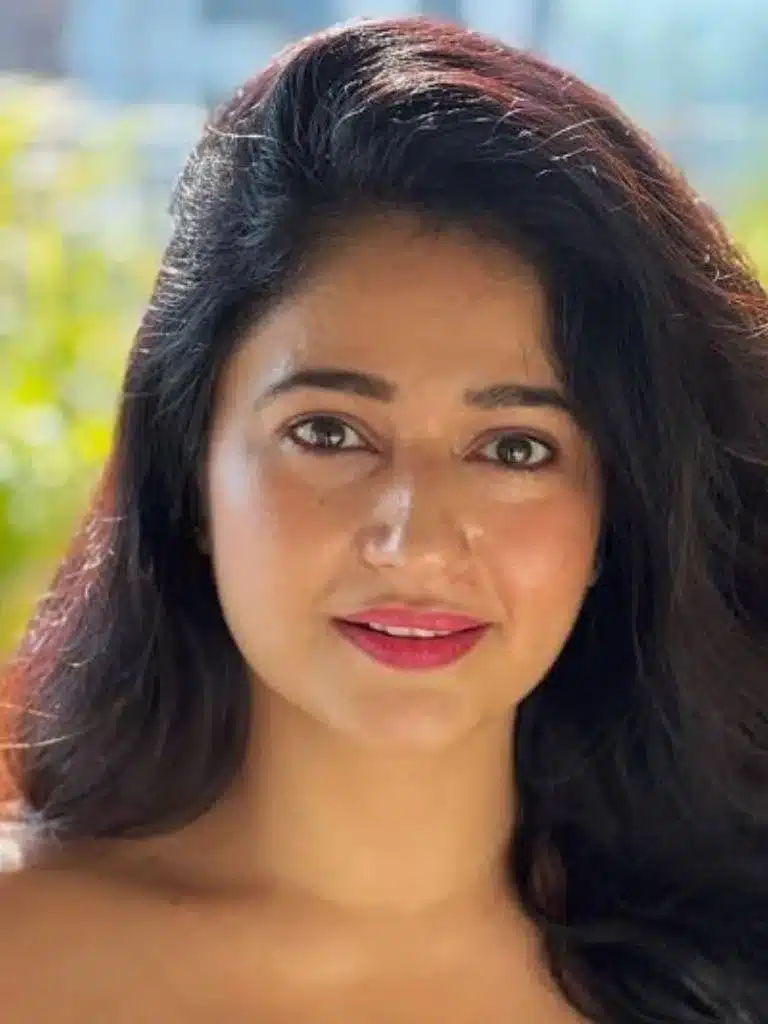 Poonam Bajwa Biography: Wiki, Age, Career, Height, Weight, Boyfriend, Net Worth & More