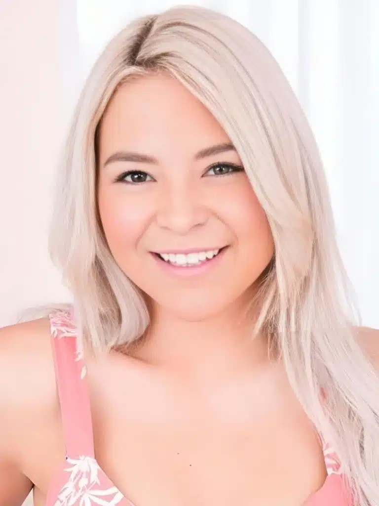 Rharri Rhound Biography: Wiki, Age, Career, Height, Weight, Boyfriend, Net Worth & More