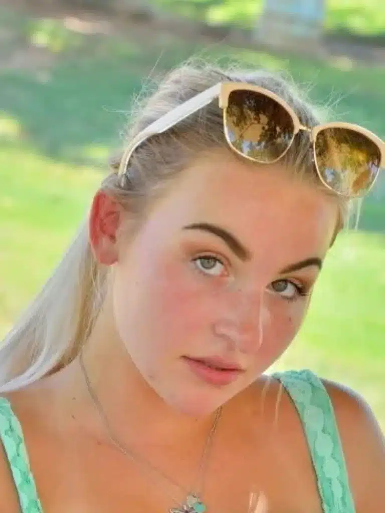 Stella Garmen Biography: Wiki, Age, Career, Height, Weight, Boyfriend, Net Worth & More