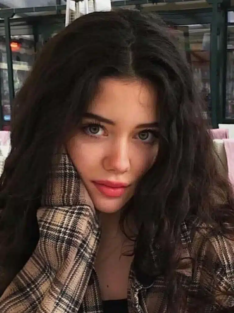 Vanessa Reinhardt Biography: Wiki, Age, Career, Height, Weight, Boyfriend, Net Worth & More