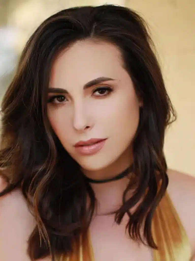 Varla Vex Biography: Wiki, Age, Career, Height, Weight, Boyfriend, Net Worth & More