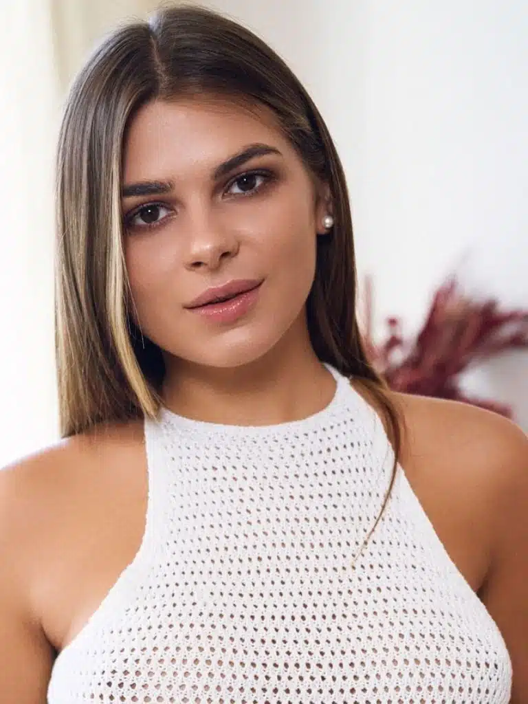 Varya Yakunina Biography: Wiki, Age, Career, Height, Weight, Boyfriend, Net Worth & More
