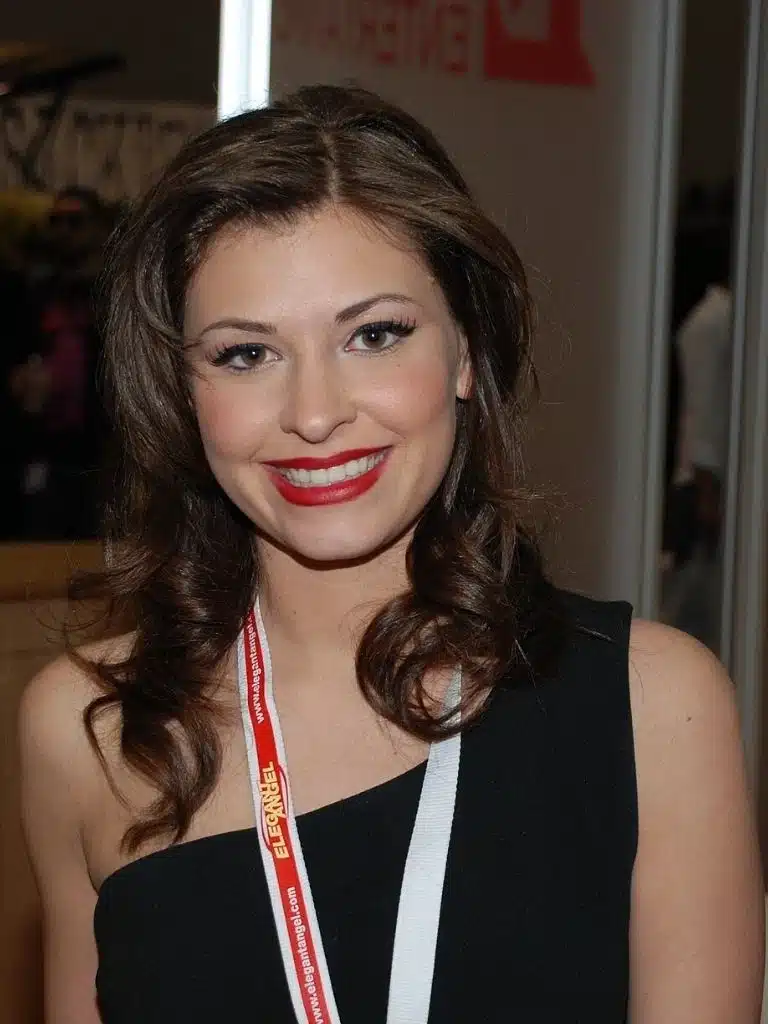 Victoria Lawson Biography: Wiki, Age, Career, Height, Weight, Boyfriend, Net Worth & More