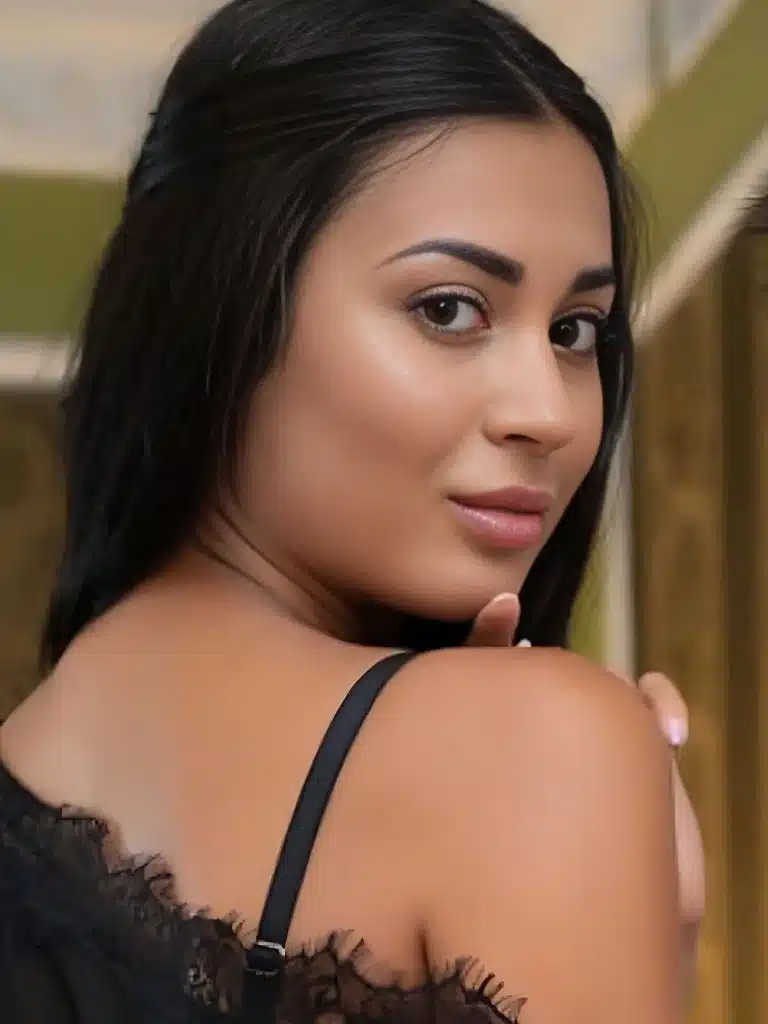 Victoria Mur Biography: Wiki, Age, Career, Height, Weight, Boyfriend, Net Worth & More