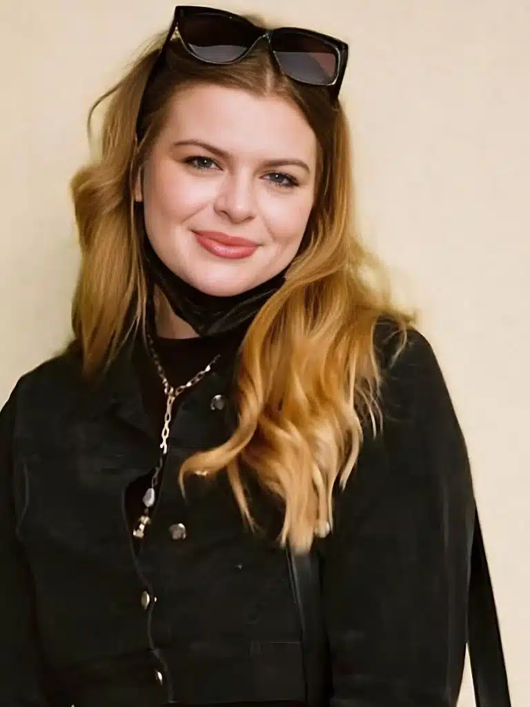 Violet Summersby Biography: Wiki, Age, Career, Height, Weight, Boyfriend, Net Worth & More